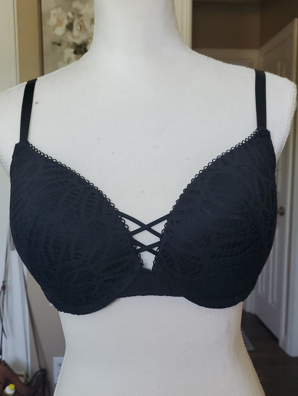 Victoria's Secret Black Lace Crisscross Push-Up Bra